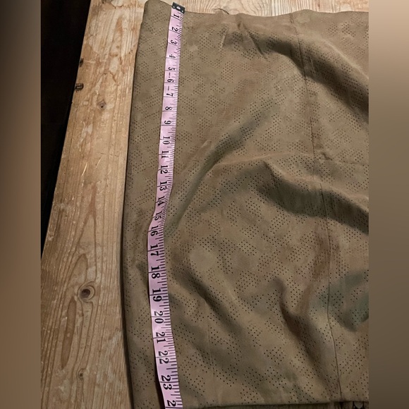 NWT Chico’s suede skirt in tan - Picture 3 of 4